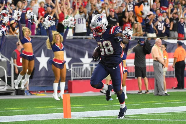 Thursday, August 12, 2021: New England Patriots defensive back Dee Virgin (38) scores a touchdown during the NFL, American Football Herren, USA preseason game between the Washington Football Team and the New England Patriots held at Gillette Stadium, in Foxborough, Massachusetts. CSM Foxborough USA - ZUMAc04_ 20210812_zaf_c04_068 Copyright: xEricxCanhax