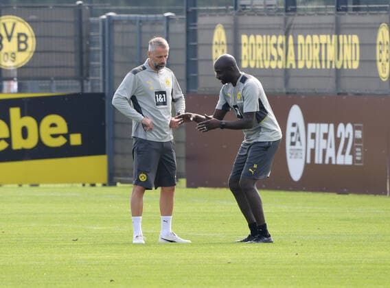 Trainer Marco Rose (Borussia Dortmund), li., mit Talentmanager Otto Addo (Borussia Dortmund) 12.08.2021, Fussball GER, Saison 2021 2022, 1. Bundesliga, Training Borussia Dortmund, , Foto: Maik Hölter TEAM2sportphoto Dortmund Nordrhein Westfalen Deutschland