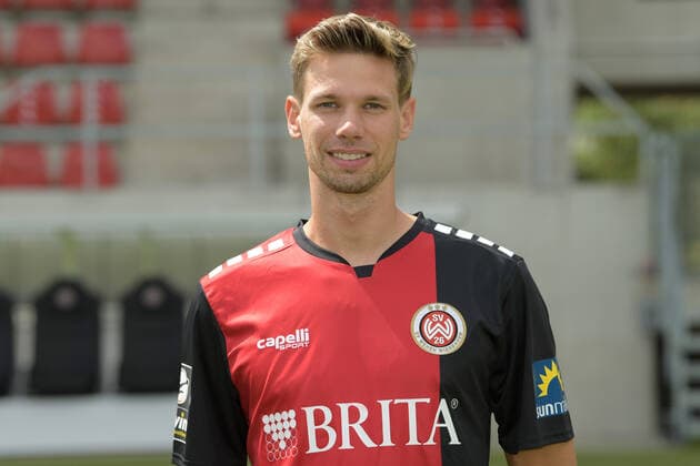 13.08.2021, xjhx, Fussball 3.Liga, SV Wehen Wiesbaden, emspor, Fototermin Porträt, Teamfoto und Porträttermin 2021 2022, v.l. Maximilian Thiel Wiesbaden
