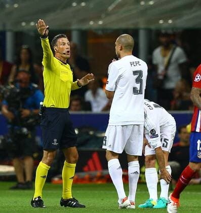 Mandatory Credit: Photo by Kieran Mcmanus BPI Shutterstock (5696816gs) Referee Mark Clattenburg and Pepe of Real Madrid during the UEFA Champions League final between Real Madrid and Atletico Madrid played at the Giuseppe Meazza Stadium (San Siro), Milan, Italy on May 28th 2016 UEFA Champions League 2015 16 Final Real Madrid v Atletico Madrid San Siro, Giuseppe Meazza, Milan, Italy - 28 May 2016 EDITORIAL USE ONLY No use with unauthorised audio, video, data, fixture lists, club league logos or live services. Online in-match use limited to 75 images, no video emulation. No use in betting, games or single club league player publications. UEFA Champions League 2015 16 Final Real Madrid v Atletico Madrid San Siro, Giuseppe Meazza, Milan, Italy - 28 May 2016 EDITORIAL USE ONLY No use with unauthorised audio, video, data, fixture lists, club league logos or live services. Online in-match use limited to 75 images, no video emulation. No use in betting, games or single club league player publications. Copyright: xKieranxMcmanus BPI Shutterstockx 5696816gs