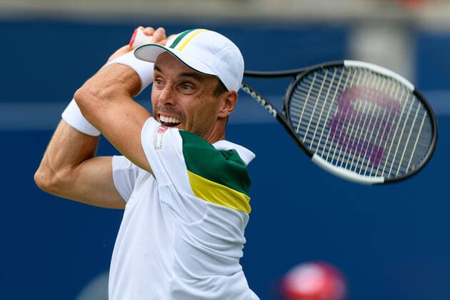 TORONTO, ON - AUGUST 13: Roberto Bautista Agut (ESP) returns the ball during his National Bank Open tennis tournament quarterfinals game on August 13, 2021, at Aviva Centre in Toronto, ON, Canada. (Photo by Julian Avram Icon Sportswire) TENNIS: AUG 13 National Bank Open Icon2108122841