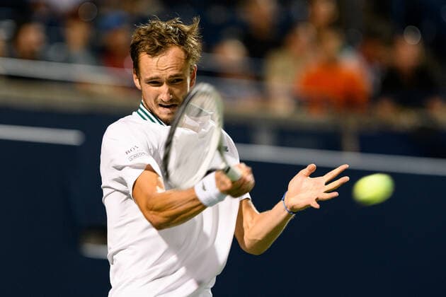 TORONTO, ON - AUGUST 13: Daniil Medvedev (RUS) returns the ball during his National Bank Open tennis tournament quarterfinals match on August 13, 2021, at Aviva Centre in Toronto, ON, Canada. (Photo by Julian Avram Icon Sportswire) TENNIS: AUG 13 National Bank Open Icon2108130785
