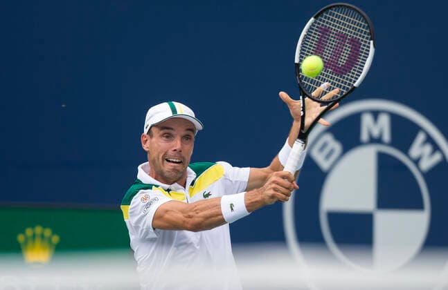 (210814) -- TORONTO, Aug. 14, 2021 -- Roberto Bautista Agut of Spain returns the ball against Reilly Opelka of the United States during the quarterfinals of men s singles match at the 2021 National Bank Open in Toronto, Canada, on Aug. 13, 2021. (Photo by Xinhua) (SP)CANADA-TORONTO-TENNIS-NATIONAL BANK OPEN-MEN S SINGLES-QUARTERFINALS ZouxZheng 