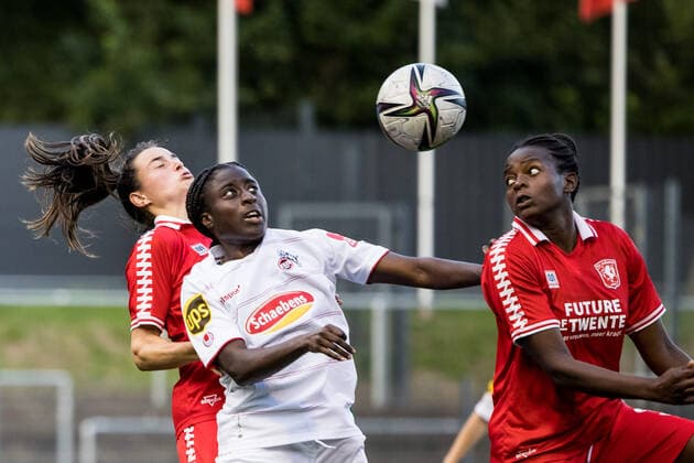 Testspiel, 1. FC Koeln Frauen - FC Twente Vrouwen; 13.08.2021 Eunice Beckmann ( 11, 1. FC Koeln), Danique Ypema ( 3, FC Twente Vrouwen) Testspiel, 1. FC Koeln Frauen - FC Twente Vrouwen, Franz-Kremer-Stadion DFL REGULATIONS PROHIBIT ANY USE OF PHOTOGRAPHS AS IMAGE SEQUENCES AND OR QUASI-VIDEO. Copyright: xBEAUTIFULxSPORTS Wunderlx