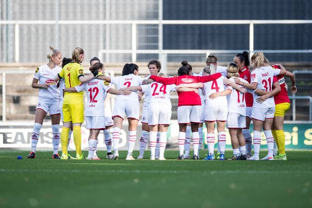 Testspiel, 1. FC Koeln Frauen - FC Twente Vrouwen; 13.08.2021 Die Frauen des 1. FC Koeln vor Spielbeginn Testspiel, 1. FC Koeln Frauen - FC Twente Vrouwen, Franz-Kremer-Stadion DFL REGULATIONS PROHIBIT ANY USE OF PHOTOGRAPHS AS IMAGE SEQUENCES AND OR QUASI-VIDEO. Copyright: xBEAUTIFULxSPORTS Wunderlx