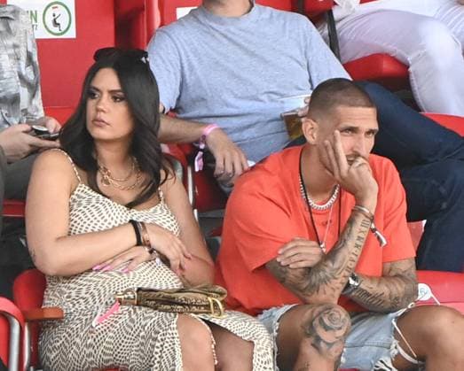 Fussball, Herren, Saison 2021 22, 1. Bundesliga (1. Spieltag), 1. FC Union Berlin - Bayer Leverkusen, Robert Andrich (1. FC Union Berlin) mit Frau Alicia auf der Tribüne, 14.08. 2021, Copyright: xMatthiasxKochx