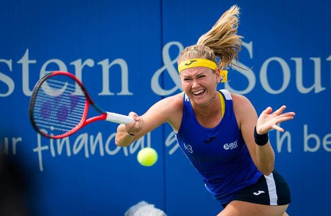 Sport Bilder des Tages Mandatory Credit: Photo by Rob Prange Shutterstock (12288671a) Marie Bouzkova of the Czech Republic in action during qualifications at the 2021 Western & Southern Open WTA, Tennis Damen 1000 tennis tournament 2021 Western & Southern Open Day 1 - 14 Aug 2021 2021 Western & Southern Open Day 1 - 14 Aug 2021  Copyright: xRobxPrange Shutterstockx 12288671a