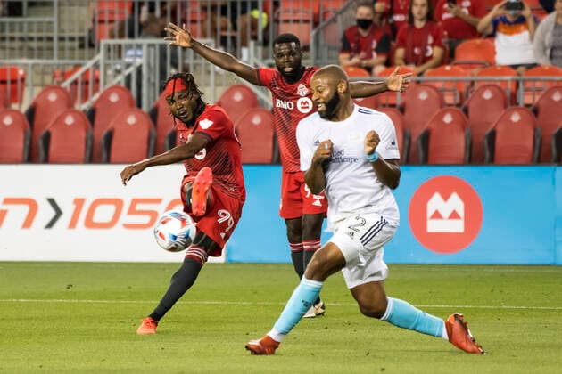 August 14, 2021, Toronto, Ontario, Canada: Ifunanyachi Achara (99) and Andrew Farrell (2) in action during the MLS, Fussball Herren, USA game between between Toronto FC and New England Revolution at BMO field. Toronto Canada - ZUMAs197 20210814_zaa_s197_345 Copyright: xAngelxMarchinix