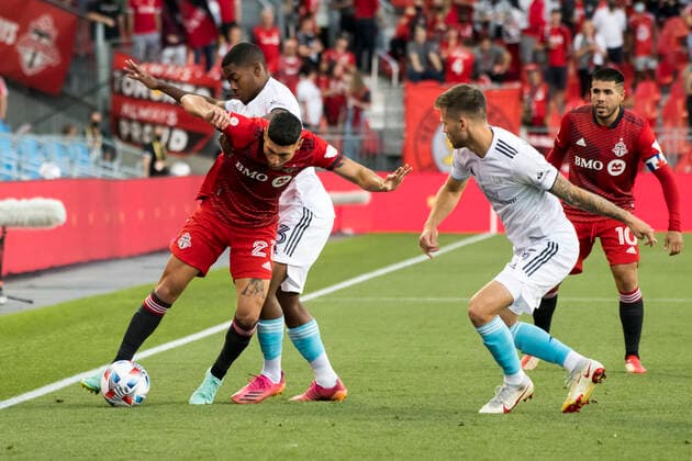 August 14, 2021, Toronto, Ontario, Canada: Jonathan Osorio (21) in action during the MLS, Fussball Herren, USA game between between Toronto FC and New England Revolution at BMO field. Toronto Canada - ZUMAs197 20210814_zaa_s197_378 Copyright: xAngelxMarchinix