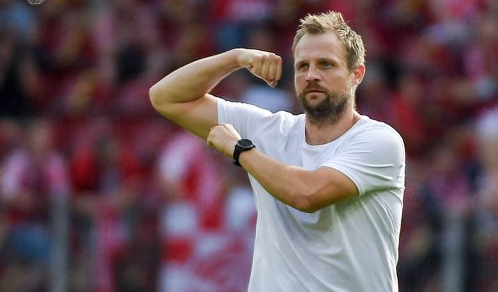 Bilder des Jahres 2021, Sport 08. August Sport Themen der Woche KW32 15.08.2021, xpsx, Fussball 1.Bundesliga, 1.FSV Mainz 05 - RB Leipzig v.l. jubel nach dem Sieg Trainer Bo Svensson (FSV Mainz 05) (DFL DFB REGULATIONS PROHIBIT ANY USE OF PHOTOGRAPHS as IMAGE SEQUENCES and or QUASI-VIDEO) emspor Mainz *** 15 08 2021, xpsx, football 1 Bundesliga, 1 FSV Mainz 05 RB Leipzig v l jubel nach dem Sieg coach Bo Svensson FSV Mainz 05 DFL DFB REGULATIONS PROHIBIT ANY USE OF PHOTOGRAPHS as IMAGE SEQUENCES and or QUASI VIDEO emspor Mainz