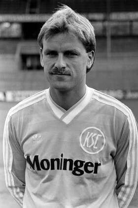 13.07.84 Karlsruher SC Fototermin 1984 1985 Deutschland, Karlsruhe, 13.07.1984, Fussball, Bundesliga, Saison 1984 1985, Karlsruher SC Fototermin 1984 1985: Edmund Becker. *** 13 07 84 Karlsruher SC photo session 1984 1985 Germany, Karlsruhe, 13 07 1984, football, Bundesliga, season 1984 1985, Karlsruher SC photo session 1984 1985 Edmund Becker