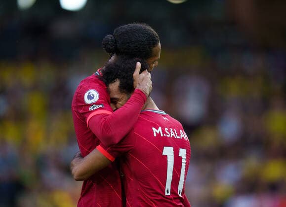 Virgil van Dijk embraces Mohamed Mo Salah of Liverpool during the Premier League match between Norwich City and Liverpool at Carrow Road, Norwich, England on 14 August 2021. Copyright: xAndyxRowlandx PMI-4351-0084