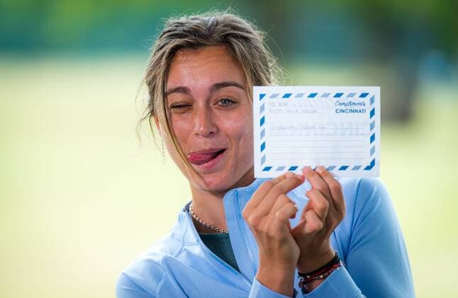 Sport Bilder des Tages Mandatory Credit: Photo by Rob Prange Shutterstock (12293268dc) Paula Badosa of Spain talks to the media ahead of the 2021 Western & Southern Open WTA, Tennis Damen 1000 tennis tournament 2021 Western & Southern Open Day 2 - 15 Aug 2021 2021 Western & Southern Open Day 2 - 15 Aug 2021  Copyright: xRobxPrange Shutterstockx 12293268dc