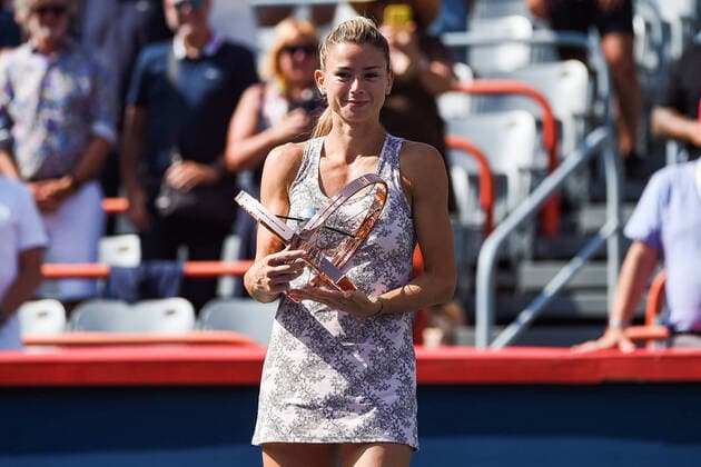 August 15, 2021: Camila Giorgi (ITA) holds the winner S trophy after the WTA, Tennis Damen National Bank Open final match at IGA Stadium in Montreal, Quebec. CSM Montreal Canada - ZUMAc04_ 20210815_zaf_c04_076 Copyright: xDavidxKirouacx
