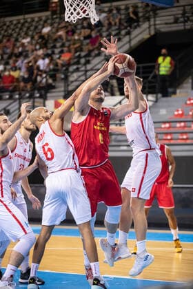 16.08.2021, Skoplje, Jane Sandanski Arena, World Cup European Pre-Qualifiers: Switzerland - North Macedonia, 6 Andrej Andonoski (North Macedonia) against Jonathan Kazadi (Switzerland) and Toni Rocak (Switzerland, right) Skoplje Skoplje Nordmazedonien Copyright: xJustPictures.ch NikolaxKrsticx