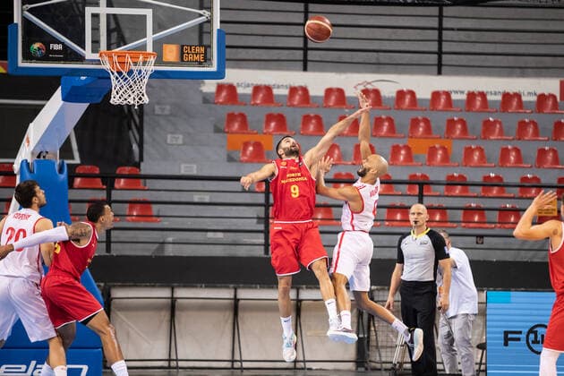 16.08.2021, Skoplje, Jane Sandanski Arena, World Cup European Pre-Qualifiers: Switzerland - North Macedonia, Jonathan Kazadi (Switzerland) against 9 Andrej Magdevski (North Macedonia) Skoplje Skoplje Nordmazedonien Copyright: xJustPictures.ch NikolaxKrsticx