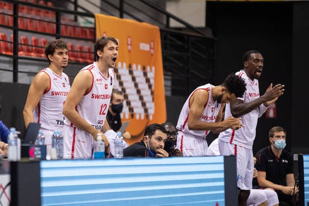 16.08.2021, Skoplje, Jane Sandanski Arena, World Cup European Pre-Qualifiers: Switzerland - North Macedonia, Paul Gravet (Switzerland, 12) motivating on the bench Skoplje Skoplje Nordmazedonien Copyright: xJustPictures.ch NikolaxKrsticx