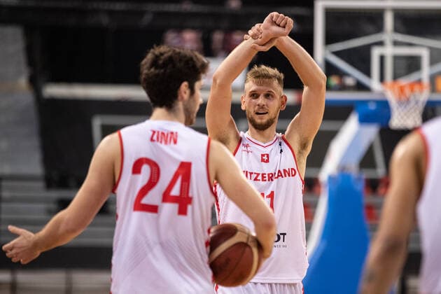 16.08.2021, Skoplje, Jane Sandanski Arena, World Cup European Pre-Qualifiers: Switzerland - North Macedonia, Toni Rocak (Switzerland, 11) with Robert Zinn (Switzerland) Skoplje Skoplje Nordmazedonien Copyright: xJustPictures.ch NikolaxKrsticx