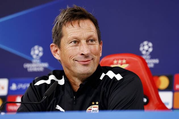 LISBON - PSV Eindhoven coach Roger Schmidt during PSV s training session leading up to the Champions League play-offs match against Benfica at Estadio da Luz on August 17, 2021 in Lisbon, Portugal. ANP MAURICE VAN STEEN Champions league play-offs 2021 2022 xVIxANPxSportx xxANPxIVx *** LISBON PSV Eindhoven coach Roger Schmidt during PSV s training session leading up to the Champions League play offs match against Benfica at Estadio da Luz on August 17, 2021 in Lisbon, Portugal ANP MAURICE VAN STEEN Champions league play offs 2021 2022 xVIxANPxSportx xxANPxIVx 435760449