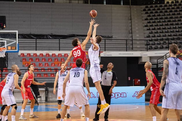 17.08.2021, Skoplje, Jane Sandanski Arena, World Cup European Pre-Qualifiers: Slowakei - Schweiz, 99 Natan Jurkovitz (Switzerland) against 6 Michael Fusek (Slovakia) Skoplje Skoplje Nordmazedonien Copyright: xJustPictures.ch NikolaxKrsticx
