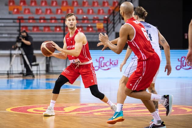17.08.2021, Skoplje, Jane Sandanski Arena, World Cup European Pre-Qualifiers: Slowakei - Schweiz, 10 Clayton Le Sann (Switzerland) and 6 Jonathan Kazadi (Switzerland) against 4 Mario Ihring (Slovakia) Skoplje Skoplje Nordmazedonien Copyright: xJustPictures.ch NikolaxKrsticx