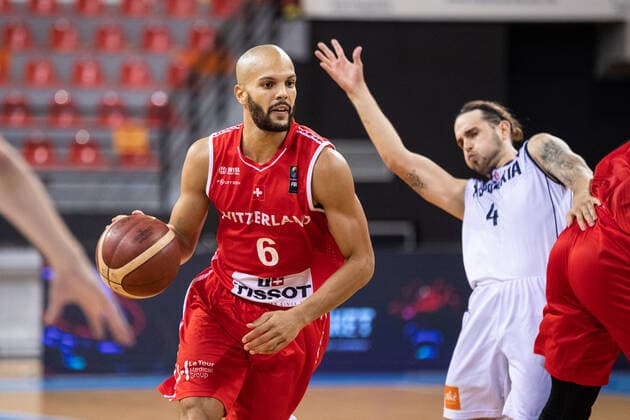 17.08.2021, Skoplje, Jane Sandanski Arena, World Cup European Pre-Qualifiers: Slowakei - Schweiz, 6 Jonathan Kazadi (Switzerland) against 4 Mario Ihring (Slovakia) Skoplje Skoplje Nordmazedonien Copyright: xJustPictures.ch NikolaxKrsticx