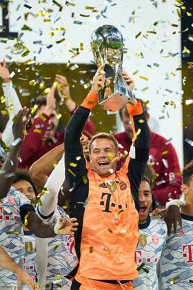 Winner ceremony with Manuel NEUER, goalkeeper FCB 1 in the Final DFL Super Cup match BORUSSIA DORTMUND - FC BAYERN MÜNCHEN on August 17, 2021 in Dortmund, Germany Season 2020 2021, BVB, Muenchen, Munich, Bavaria