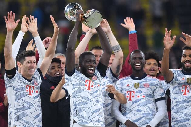 Fußball Supercup FC Bayern München - Borussia Dortmund am 17.08.2021 im Signal Iduna Park in Dortmund Siegerehrung Supercup 2021 Dayot Upamecano ( München ) mit dem Supercup DFL regulations prohibit any use of photographs as image sequences and or quasi-video.