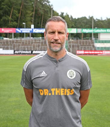 17.08.2021, xklex, Fussball Regionalliga Suedwest, FC Homburg Fototermin 2021 22 Porträttermin 2021 2022, emspor, v.l. Trainer Timo Wenzel (DFL DFB REGULATIONS PROHIBIT ANY USE OF PHOTOGRAPHS as IMAGE SEQUENCES and or QUASI-VIDEO) Homburg