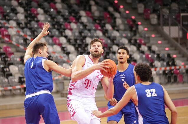 Leon Kratzer Telekom Baskets Bonn , Testspiel vs. RheinStars Köln easyCredit BBL 1. Bundesliga , Saison 2021 2022