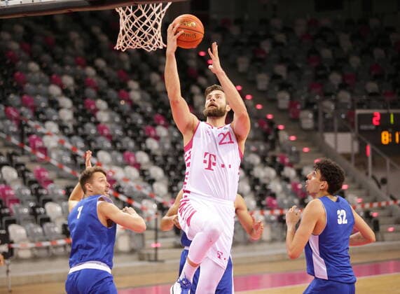 Leon Kratzer Telekom Baskets Bonn , Testspiel vs. RheinStars Köln easyCredit BBL 1. Bundesliga , Saison 2021 2022