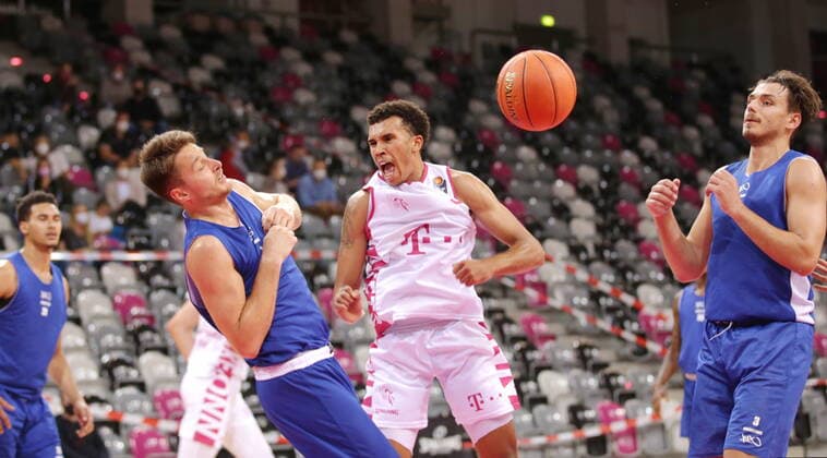 Tyson Ward Telekom Baskets Bonn , schreit , Testspiel vs. RheinStars Köln easyCredit BBL 1. Bundesliga , Saison 2021 2022