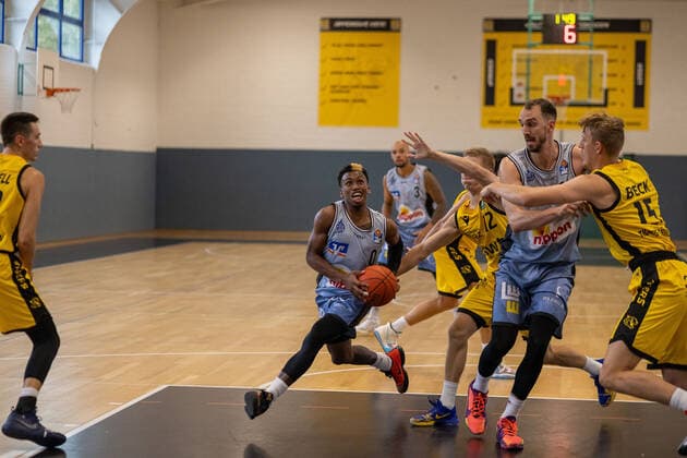 TJ Shorts II (Hakro Merlins Crailsheim, 0) Aatu Kivimaeki (Tigers Tuebingen, 12) Dajan Kovacevic (Hakro Merlins Crailsheim, 12) Jekabs Beck (Tigers Tuebingen, 15) ¨¨Tigers Tübingen vs. HAKRO Merlins Crailsheim, 2. Basketball, Bundesliga, Pro A, Barmer 2 Basketball, Testspiel, Spielzeit 2021 2022, 18.08.2021, ¨¨ Tigers Tübingen - HAKRO Merlins Crailsheim, 2. Basketball, 2. Bundesliga, Barmer 2 Basketball, Testspiel, Spielzeit 2021 2022, 18.08.2021 Tuebingen Copyright: xDennisxDuddek xEibnerxPressefotox EP_DDK