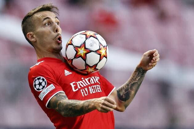 LISBON - Alejandro Grimaldo of SL Benfica during the Champions League play-offs match between Benfica and PSV Eindhoven at Estadio da Luz on August 18, 2021 in Lisbon, Portugal. ANP MAURICE VAN STEEN Champions league play-offs 2021 2022 xVIxANPxSportx xxANPxIVx
