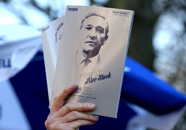 Fußball, Trainerhistorie FC Fulham von 1904 bis heute Mandatory Credit: Photo by Kieran Mcmanus BPI Shutterstock (3652490g) Special edition match programmes celebrating the life of Alec Stock are sold outside kick off Sky Bet Championship 2013 14, QPR v Yeovil Town, Loftus Road, London, Britain - 15 Mar 2014 EDITORIAL USE ONLY No use with unauthorised audio, video, data, fixture lists (outside the EU), club league logos or live services. Online in-match use limited to 45 images (+15 in extra time). No use to emulate moving images. No use in betting, games or single club league player publications services. Sky Bet Championship 2013 14, QPR v Yeovil Town, Loftus Road, London, Britain - 15 Mar 2014 EDITORIAL USE ONLY No use with unauthorised audio, video, data, fixture lists (outside the EU), club league logos or live services. Online in-match use limited to 45 images (+15 in extra time). No use to emulate moving images. No use in betting, games or  Copyright: xKieranxMcmanus BPI Shutterstockx 3652490g