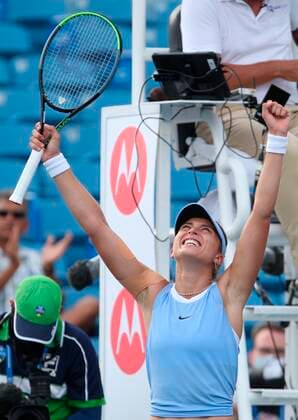 Paula Badosa of Spain celebrates her 5-7, 6-2, 7-6 victory over Aryna Sabalenka of Belarus during their match for the second round of the Western & Southern Open ATP, Tennis Herren Masters 1000 Cincinnati), at the Linder Tennis Center, in Mason, Ohio, USA, 18 August 2021. ATP Masters 1000 Cincinnati !ACHTUNG: NUR REDAKTIONELLE NUTZUNG!  Copyright: xMARKxLYONSx AME9559 20210818-498b35ac83f51d26ab0401dc05cda912da874893