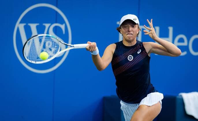 Mandatory Credit: Photo by Rob Prange Shutterstock (12324290dy) Iga Swiatek of Poland in action during the second round of the 2021 Western & Southern Open WTA, Tennis Damen 1000 tennis tournament Western & Southern Open Day Five, Tennis, Cincinnati, USA, 18 Aug 2021 Western & Southern Open Day Five, Tennis, Cincinnati, USA, 18 Aug 2021  Copyright: xRobxPrange Shutterstockx 12324290dy