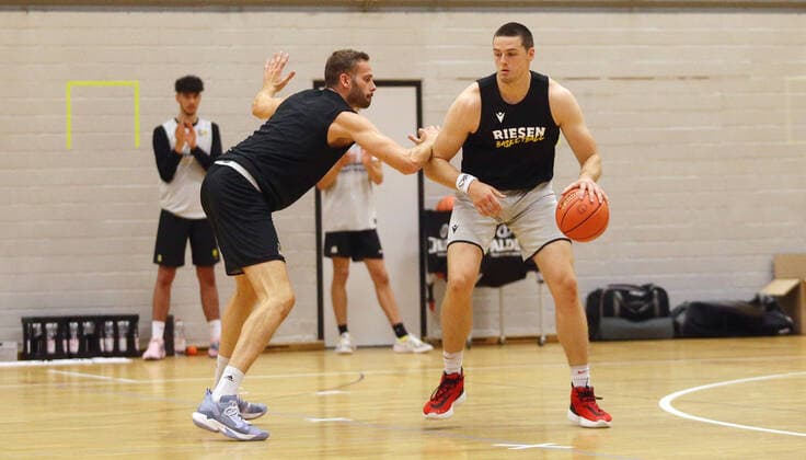 Ludwigsburg , Basketball Trainingsstart MHP Riesen Ludwigsburg , von links; Jonas Wohlfarth-Bottermann Scottie james