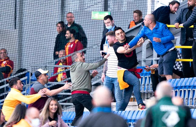 Slagsmaal kort foer start i Europa League - kvalifikationskampen mellem Randers FC og Galatasaray paa Cepheus Park i Randers, torsdag den 19. august 2021.. , Randers Jylland Denmark Copyright: HenningxBagger HenningxBaggerx COP101 spdk20210819-200004-L