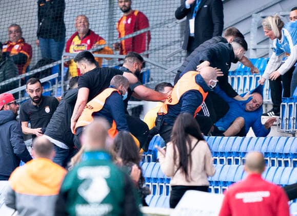 Slagsmaal kort foer start i Europa League - kvalifikationskampen mellem Randers FC og Galatasaray paa Cepheus Park i Randers, torsdag den 19. august 2021.. , Randers Jylland Denmark Copyright: HenningxBagger HenningxBaggerx COP101 spdk20210819-200158-L