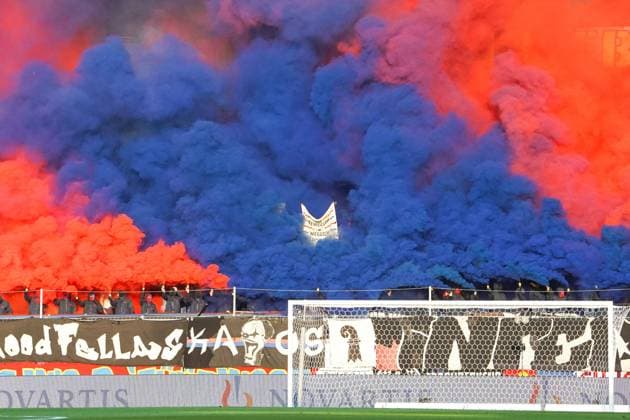 Bilder des Jahres 2021, Sport 08. August Sport Themen der Woche KW33 Sport Bilder des Tages Sport Bilder des Tages Basel, Switzerland, August 19th 2021: General view inside St. Jakob-Park (Joggeli) while pyro fires are started during the UEFA Europa Conference League 2021 22 football match between FC Basel and Hammarby IF at St. Jakob-Park in Basel, Switzerland. UEFA Europa Conference League 2021 22 - FC Basel v Hammarby IF 