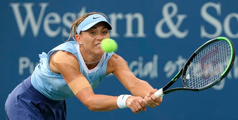 Paula Badosa of Spain returns the ball to Elena Rybakina of Kazakhstan during the third round of the Western and Southern Open at the Linder Tennis Center in Mason, Ohio, USA, 19 August 2021. EFE Mark Lyons Cincinnati Masters: Badosa - Rybakina !ACHTUNG: NUR REDAKTIONELLE NUTZUNG!  Copyright: xMARKxLYONSx AME9844 20210820-45f8ac2e2de133415f31f44b44f6d350c645f195