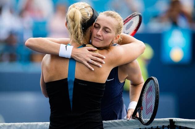 Sport Themen der Woche KW33 Sport Bilder des Tages Mandatory Credit: Photo by Rob Prange Shutterstock (12324311az) Petra Kvitova of the Czech Republic & Angelique Kerber of Germany hug after Kvitova is forced to retire from the quarter-final at the 2021 Western & Southern Open WTA, Tennis Damen 1000 tennis tournament Western & Southern Open Day Seven, Tennis, Cincinnati, USA, 20 Aug 2021 Western & Southern Open Day Seven, Tennis, Cincinnati, USA, 20 Aug 2021  Copyright: xRobxPrange Shutterstockx 12324311az
