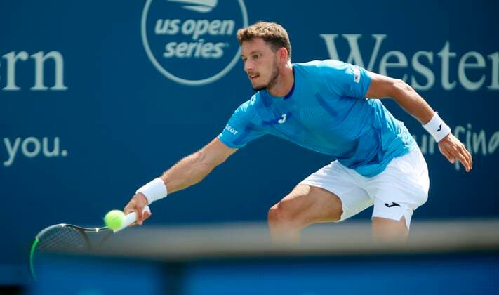 Pablo Carreno Busta of Spain returns the ball against Daniil Medvedev of Russia in their quarter-finals match of the Cincinnati Open Tennis Tournament at the Linder Tennis Center in Mason, Ohio, USA, 20 August 2021. Cincinnati Tennis Tournament !ACHTUNG: NUR REDAKTIONELLE NUTZUNG!  Copyright: xMARKxLYONSx AME9921 20210820-fce6dd2481a36b2fb883a441001d98a885e7777e