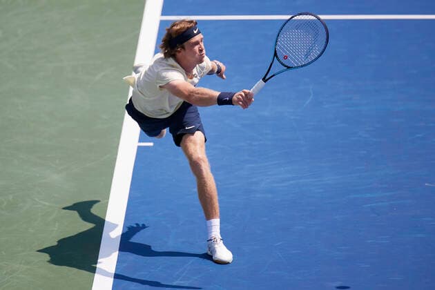 CINCINNATI, OH - AUGUST 20: Andrey Rublev of Russia reaches to hit a forehand during the quarter final match on day 5 of the Western & Southern Open at the Lindner Family Tennis Center in Mason, Ohio on August 20, 2021. (Photo by Shelley Lipton Icon Sportswire) TENNIS: AUG 20 Western & Southern Open Icon210820155