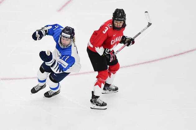 August 20, 2021, Calgary, AB, Canada: Finland s SUSANNA TAPANI (left) skates around Canada s JOCELYNE LAROCQUE (right) during the Finland vs Canada preliminary round game at the 2021 IIHF Women s World Championship, WM, Weltmeisterschaft in Calgary, AB, Canada on Aug 20, 2021. Canada defeated Finland 5-3. The 12-day tournament returns after more than two year due to the COVID-19 pandemic. Calgary Canada - ZUMAj113 20210820_zip_j113_086 Copyright: xGavinxJohnx
