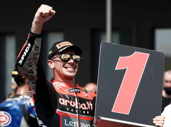Bilder des Jahres 2021, Sport 08. August Sport Themen der Woche KW33 Sport Bilder des Tages British Superbike rider Scott Redding of the Aruba.it Racing-Ducati team celebrates after winning the Navarra Round race of the FIM Superbike World Championship, WM, Weltmeisterschaft at Los Arcos circuit in Navarra, northern Spain, 21 August 2021. FIM Superbike World Championship: Navarra Round race !ACHTUNG: NUR REDAKTIONELLE NUTZUNG!  Copyright: xJesusxDigesx GRAF5792 20210821-6fe822080e8d1a59778b65c3deea4522702de7f1