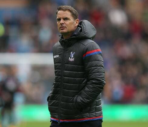 Fußball, Trainerhistorie Crystal Palace von 1905 bis heute Mandatory Credit: Photo by Paul Currie BPI Shutterstock (9049176ch) Crystal Palace manager Frank de Boer walks back to the changing rooms after he game Burnley v Crystal Palace, Premier League, Turf Moor, Lancashire, UK, 10 September 2017 EDITORIAL USE ONLY No use with unauthorised audio, video, data, fixture lists, club league logos or live services. Online in-match use limited to 75 images, no video emulation. No use in betting, games or single club league player publications. Burnley v Crystal Palace, Premier League, Turf Moor, Lancashire, UK, 10 September 2017 EDITORIAL USE ONLY No use with unauthorised audio, video, data, fixture lists, club league logos or live services. Online in-match use limited to 75 images, no video emulation. No use in betting, games or single club league player publications. Copyright: xPaulxCurrie BPI Shutterstockx 9049176ch