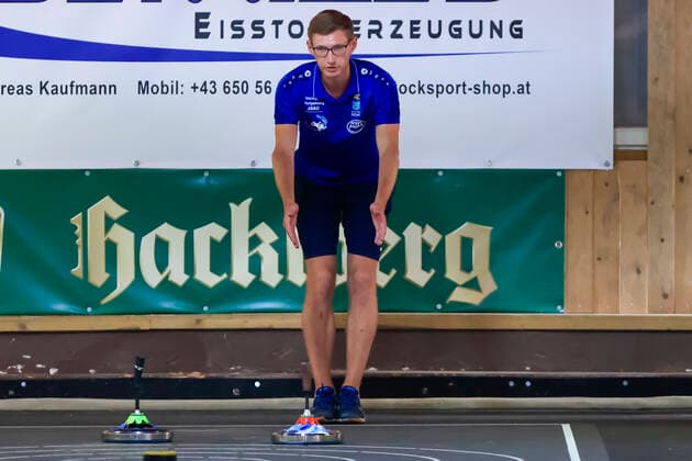 Final-Four-Turnier der vier besten Teams der Sommer-Bundesliga im Stocksport Passau (Bayern Deutschland) Stocksport Herren, 1. Bundesliga Süd Final Four, Sommer 2021 am 21.08.2021 in der Stockhalle Neustift, Bild zeigt: Stefan Zellermayer (TSV Hartpenning) Passau Stockhalle Neustift Bayern Deutschland