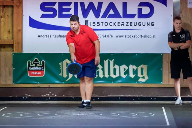 Final-Four-Turnier der vier besten Teams der Sommer-Bundesliga im Stocksport Passau (Bayern Deutschland) Stocksport Herren, 1. Bundesliga Süd Final Four, Sommer 2021 am 21.08.2021 in der Stockhalle Neustift, Bild zeigt: Wolfgang Wimmer (EC Passau Neustift) Passau Stockhalle Neustift Bayern Deutschland
